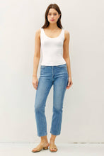 Load image into Gallery viewer, Basic Scoop Neck Tank
