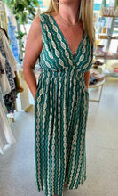 Load image into Gallery viewer, Rayna Emerald Green Maxi Dress
