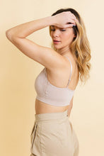 Load image into Gallery viewer, Soft Lace Trim Seamless Bralette

